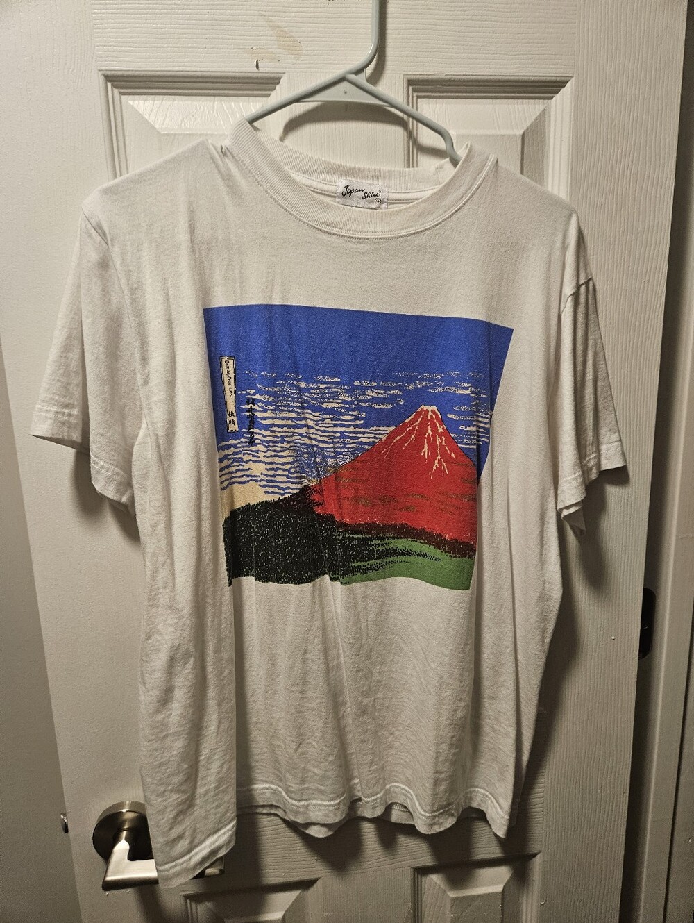 White Graphic Men’s T-Shirt with Mount Fuji Print